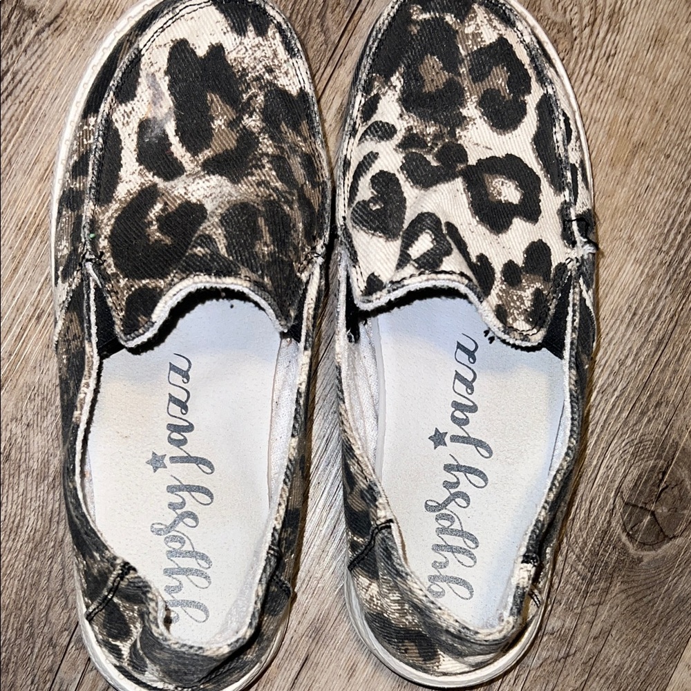 Gypsy Jazz Black and White Leopard Flats
